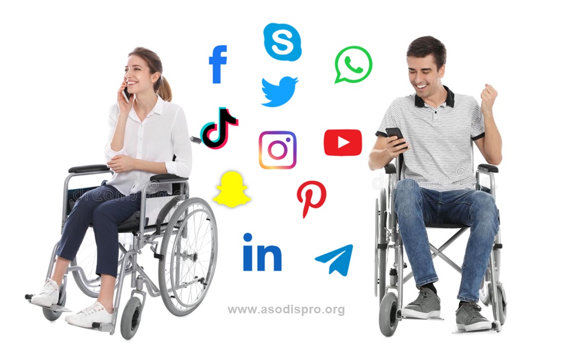 En una composición gráfica, una chica en silla de ruedas habla por celular, mientras otro joven habla por celular, en medio de ello se colocaron los logos de varias redes sociales. 